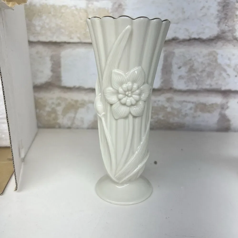 NEW in Box ~LENOX~ Embossed Daffodil Porcelain Vase~Ivory 24K Gold Trim ~VTG COA